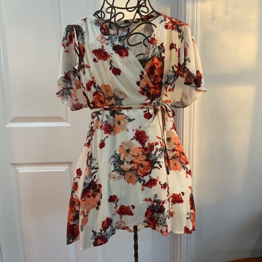 MISS ME WRAP FLORAL MINI DRESS SIZE S